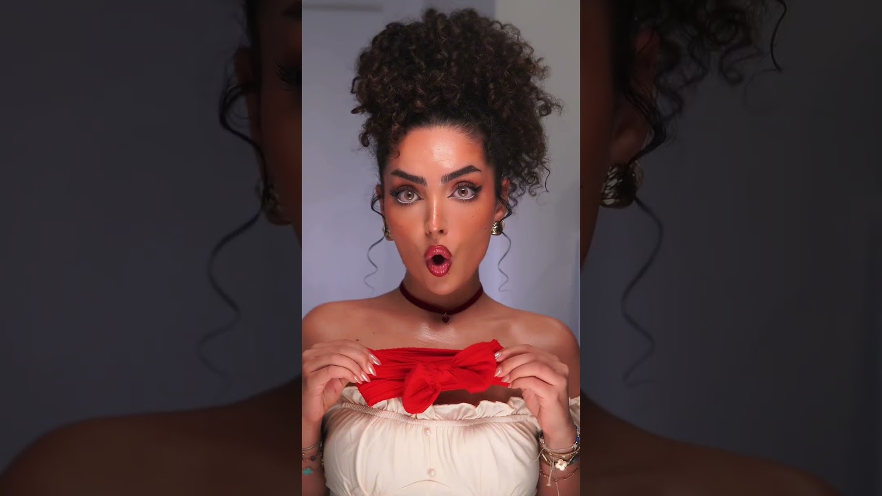 Halloween ideas for curlygirls, 3/10:DOLORES MADRIGALhalloweenmakeup halloweenideas curlyhair