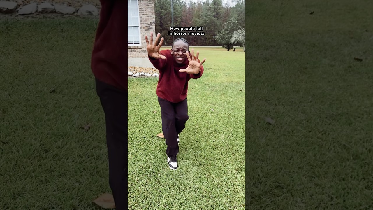 How people fall in horror movies 😂