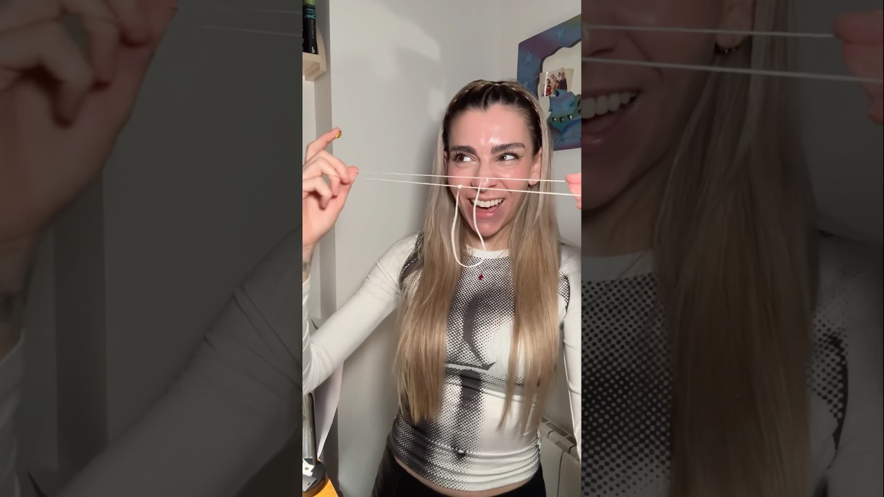 Mi amiga y yo preparando el disfraz de Halloween! He regrabado este vídeo que hice hace dos años 😂