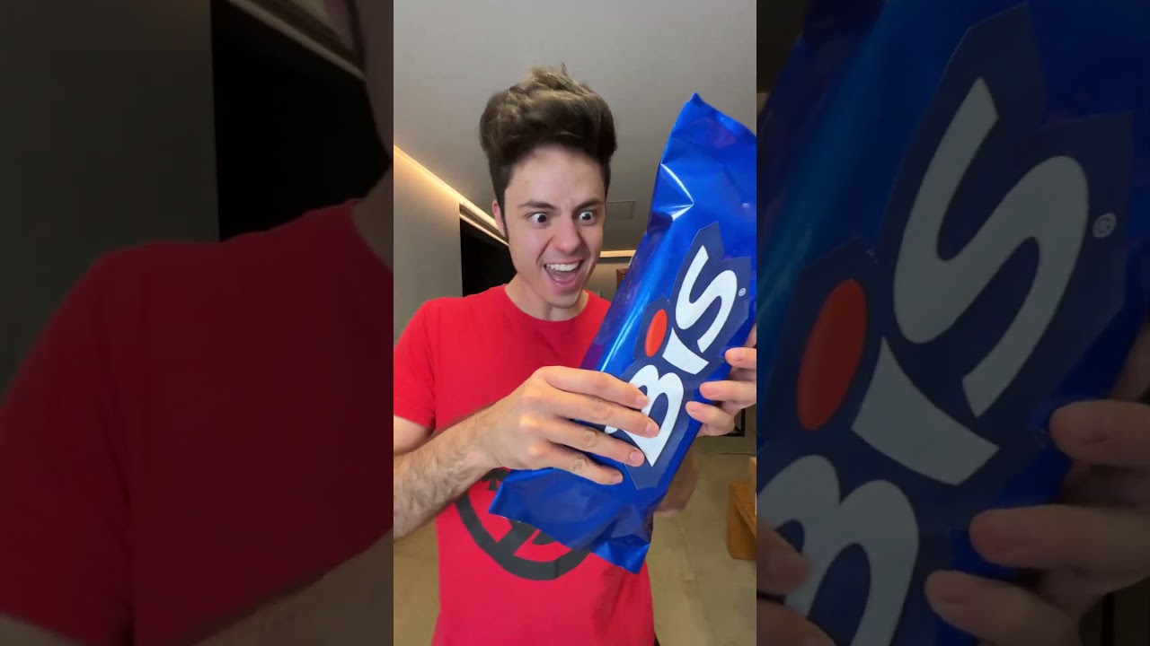 ME DÁ UM PEDACINHO DE CHOCOLATE? shorts