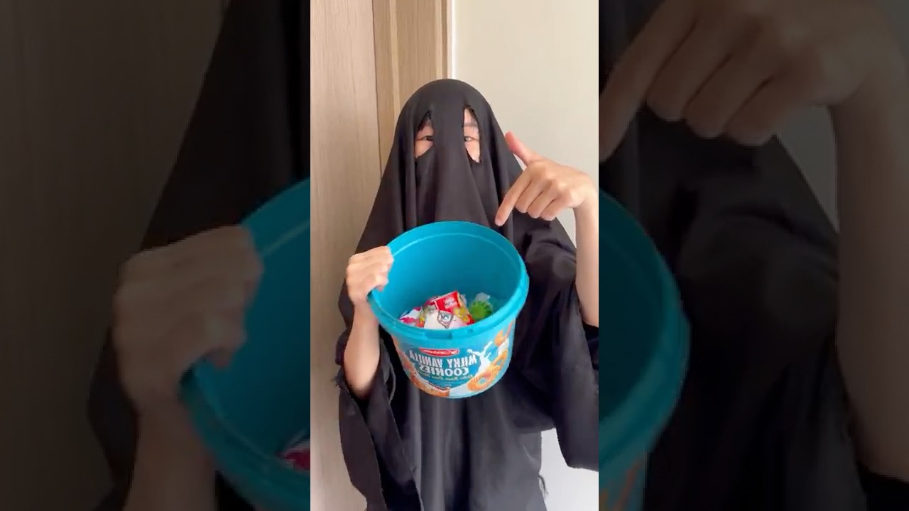 LNF - Xin kẹo mùa Halloween || Trick Or Treat Halloween Candy Time 🎃 shorts funny