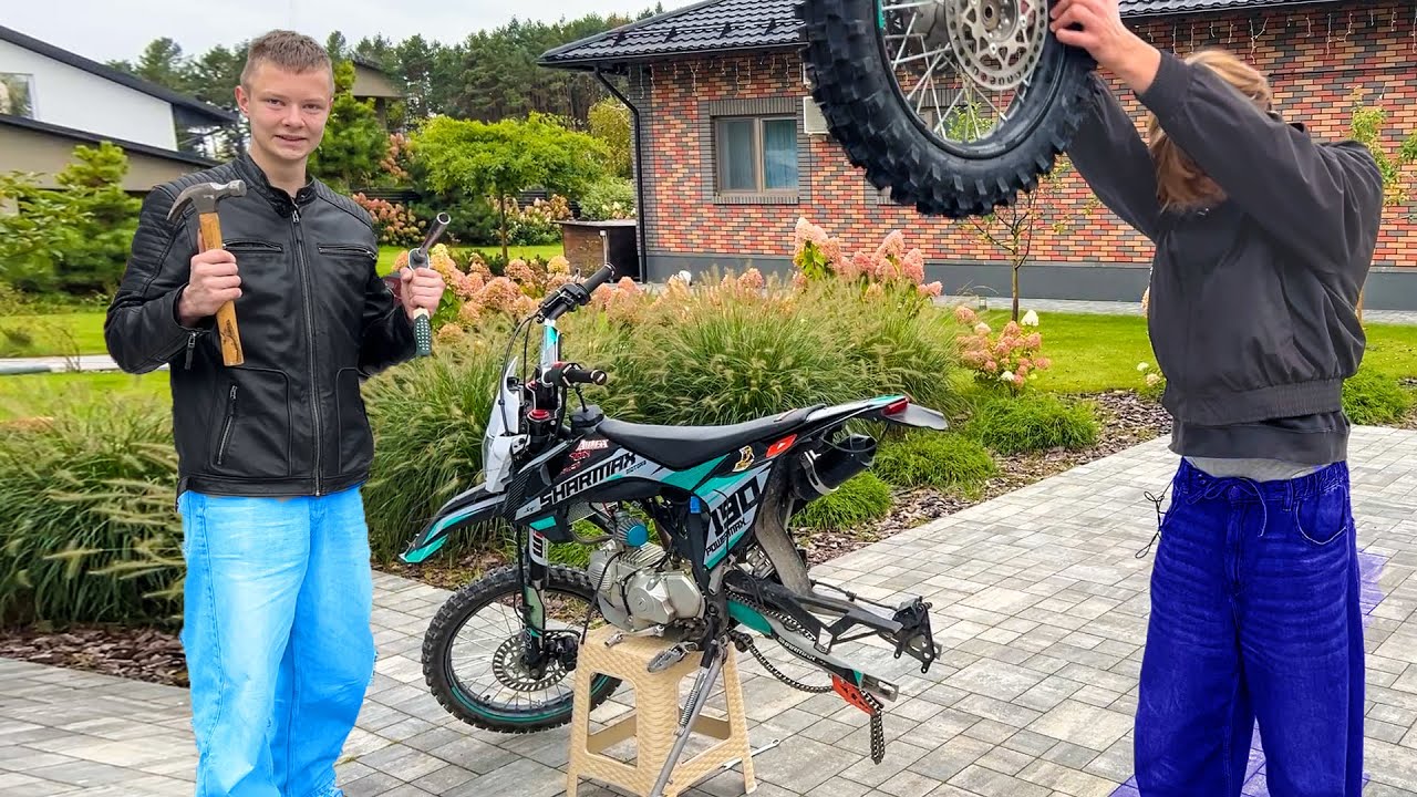 СТЕРЛИ ВСЮ РЕЗИНУ НА АРСЕНИЯ МОТОЦИКЛЕ И ЗАКОПАЛИСЬ. БРОС ШОУ