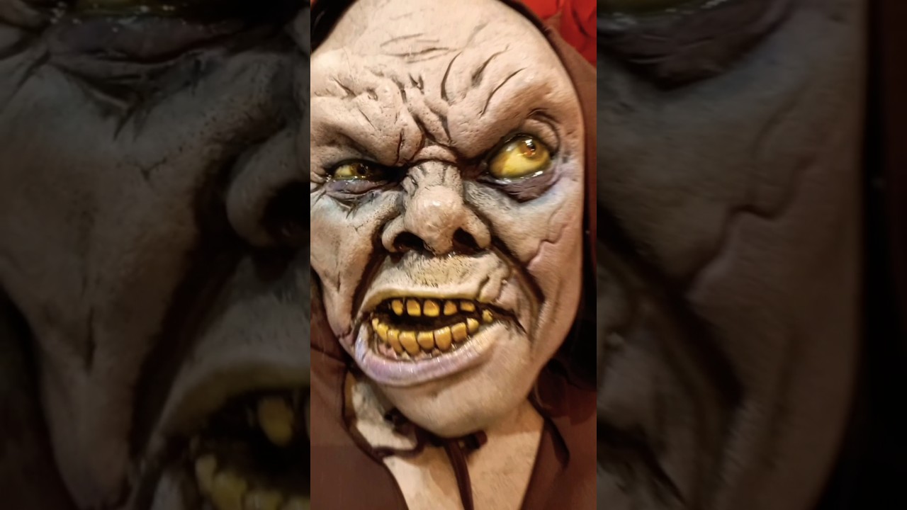 EL MONJE DE HALLOWEEN  shorts  halloween