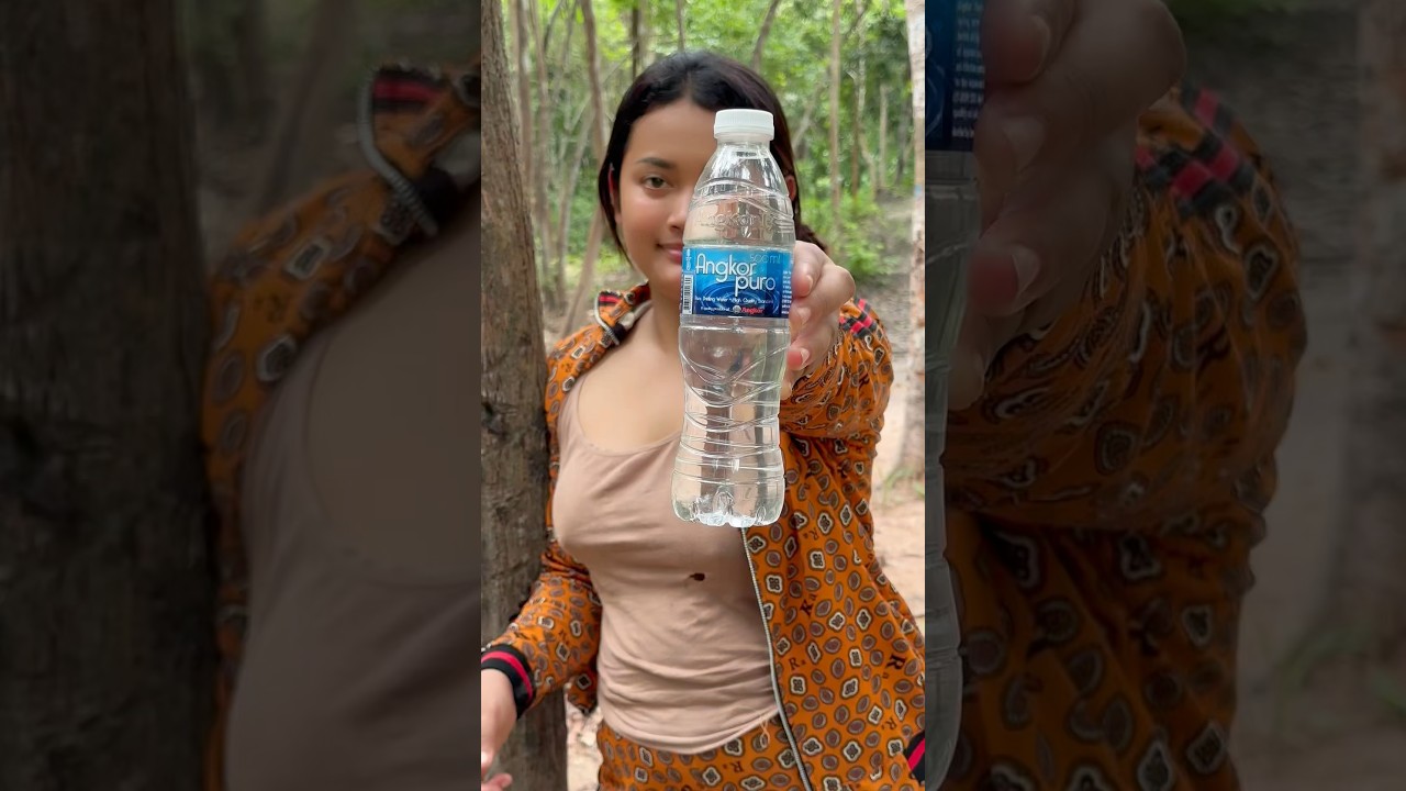 SURVIVAL SKILLS: Eating cake with natural smoke #survival #lifehacks #camping #outdoors #bushcraft