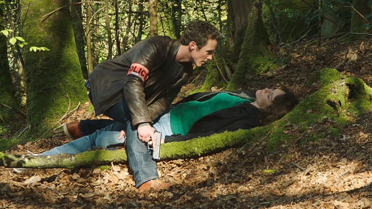 ПРЕМЬЕРА КРУТОГО ФРАНЦУЗСКОГО ТРИЛЛЕРА НА ЮТУБ! ТЕЛО С ОТВЕРТКОЙ В ГРУДИ! УБИЙСТВО В КОНКАРНО