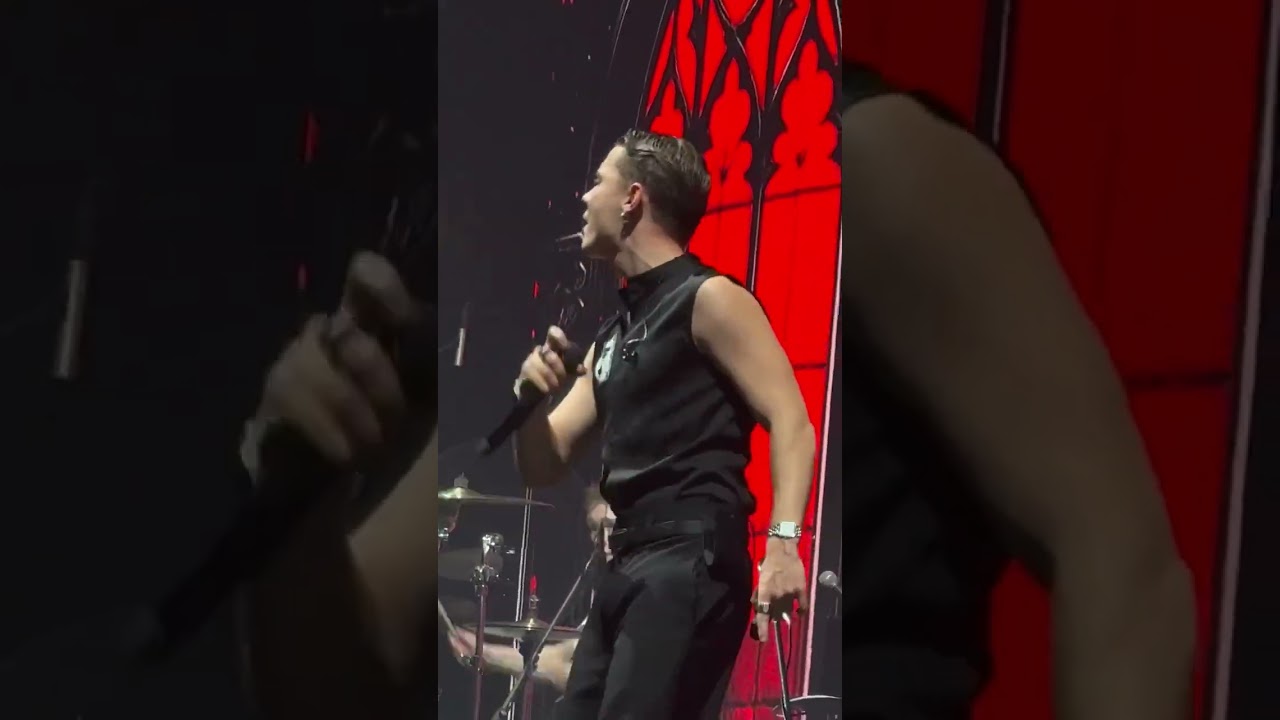 Ваню Дмитриенко назвали лучшим Артистом Года в российском шоу-бизнесе. Согласны?