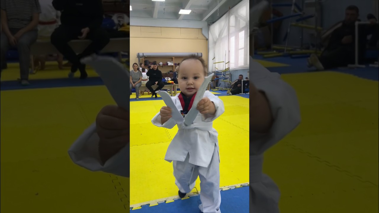 Маленький боец дети тхэквондо karate единоборства taekwondo спорт каратэ бокс тренировка