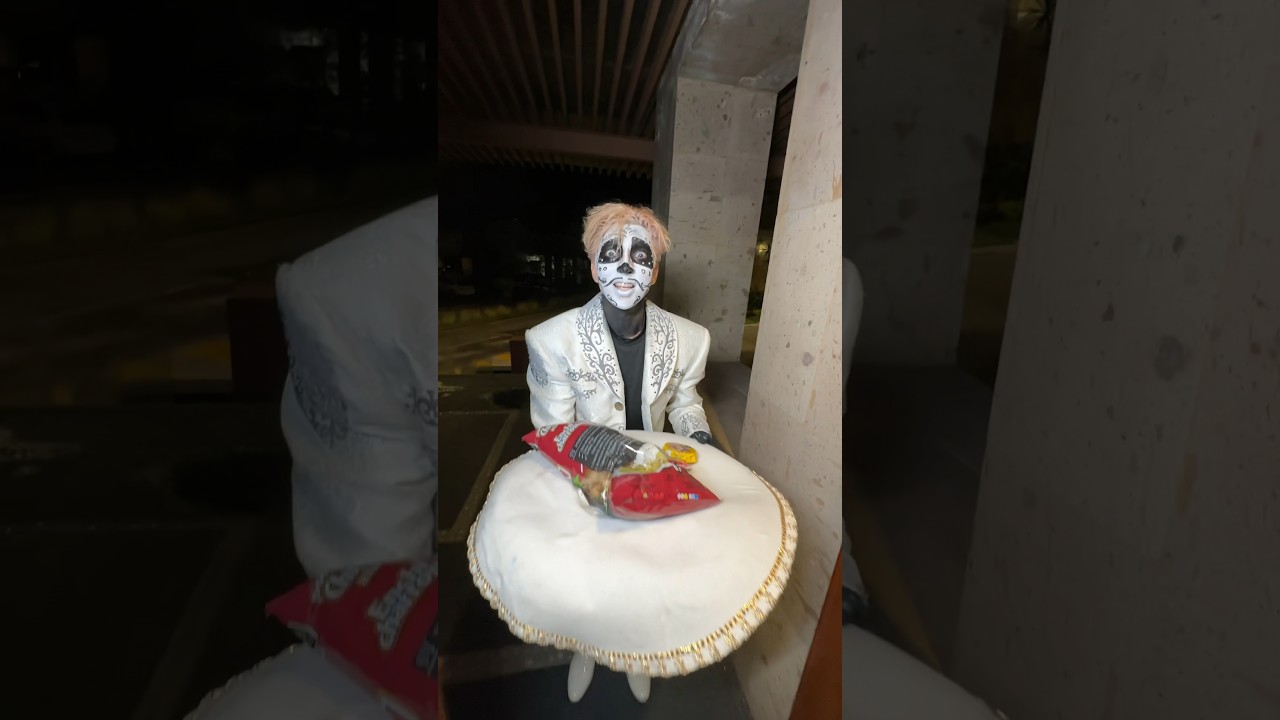 Niños 👶 PIDIENDO DULCES 🍭EN halloween 😱 👹 halloweenwithshorts makeup  cual les gustó más?