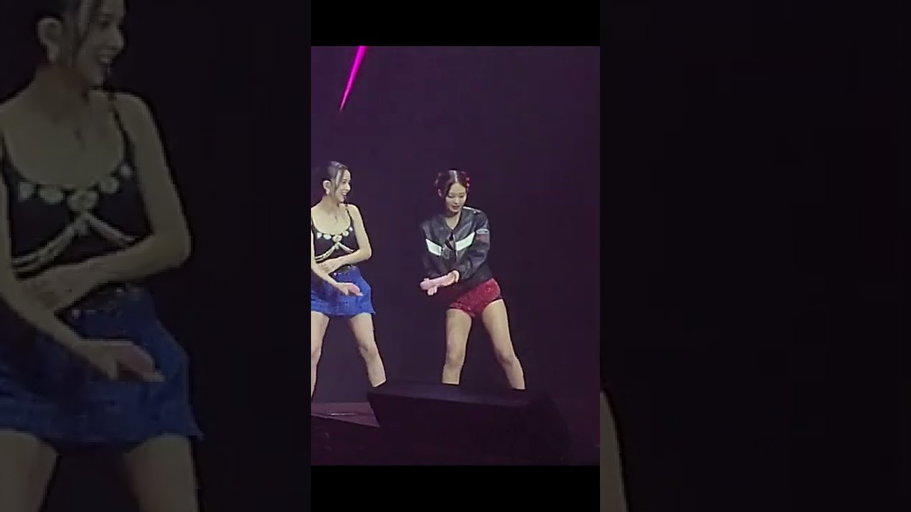 JISOO and JENNIE dancing to MONEY