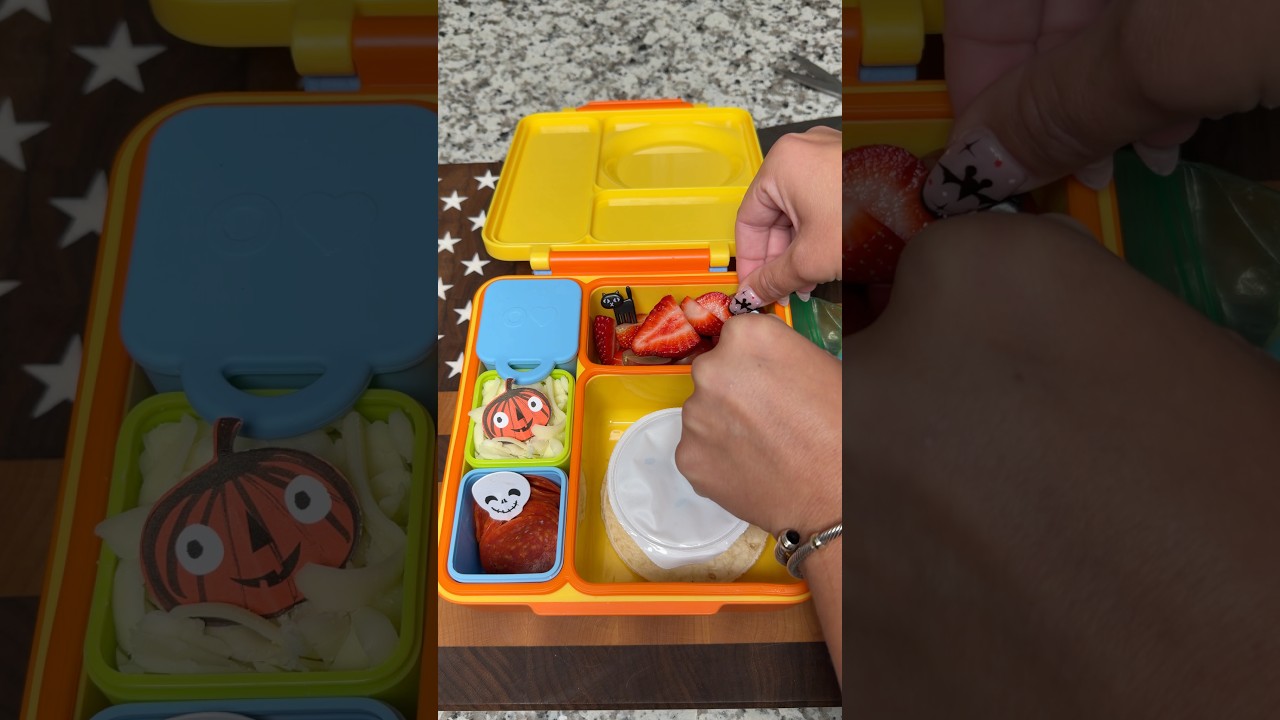 Let’s pack some SPOOKY 👻 pizza for lunch! lunchbox schoollunch halloween