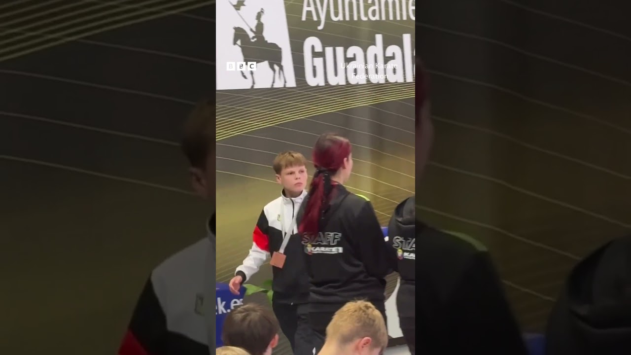 Не потиснув руку "нейтральному' спортсмену з Росії shorts війна спорт карате