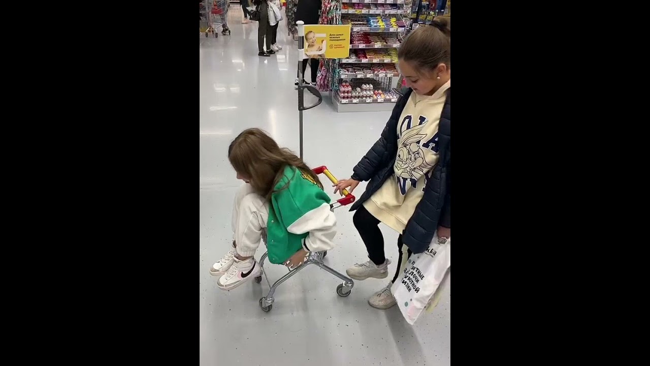 Милана Хаметова застряла в тележке миланахаметова суперхаус superhouse