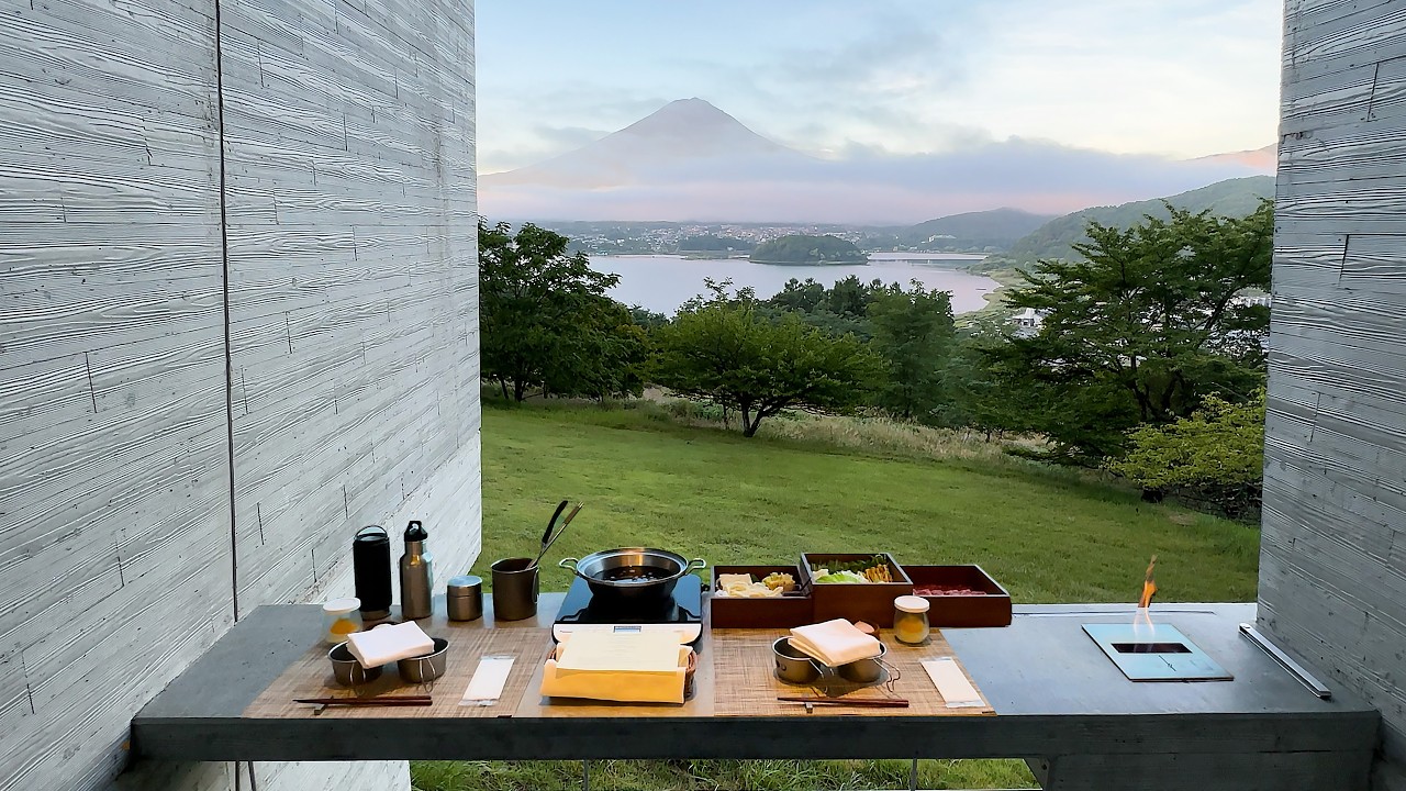 Hotpot Dining at a Luxurious Japanese Resort