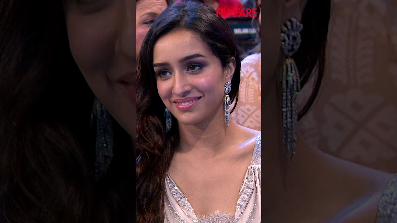 #FilmfareThrowbackSeries: #KapilSharma's hilarious host moments at the #FilmfareAwards. 😂💯