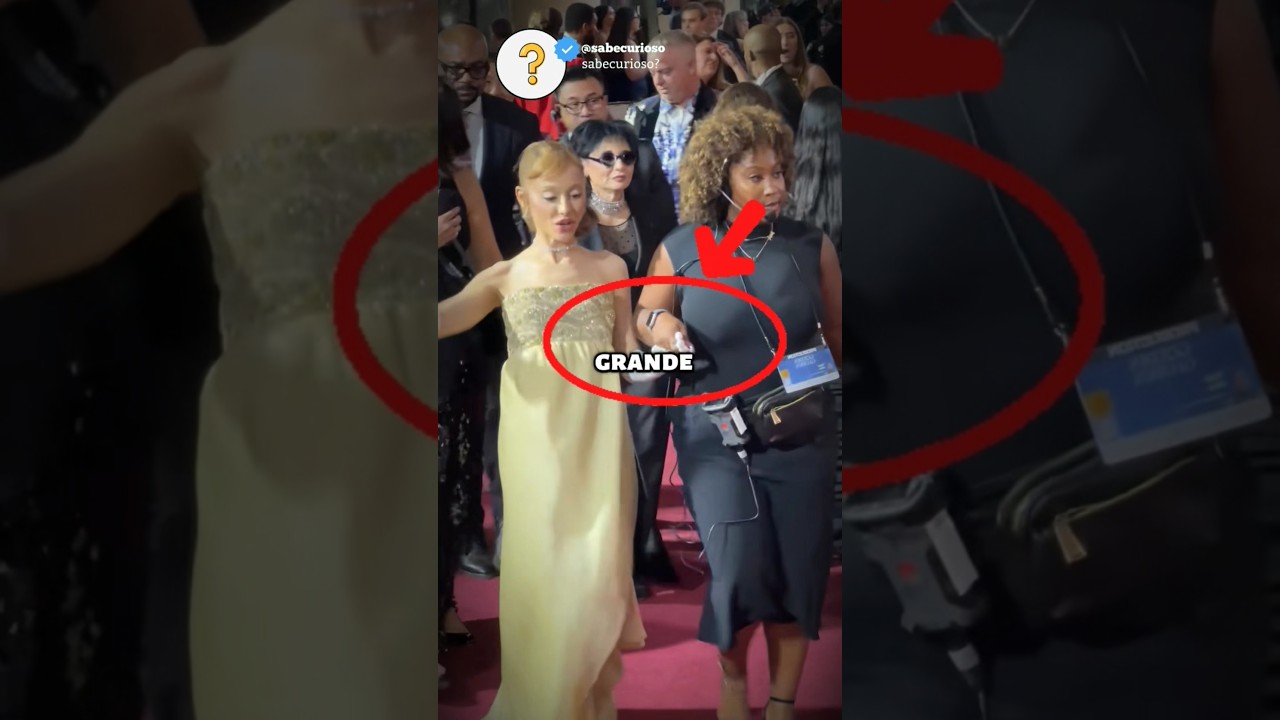 Por que Ariana sempre segura uma mão? curiosidades arianagrande