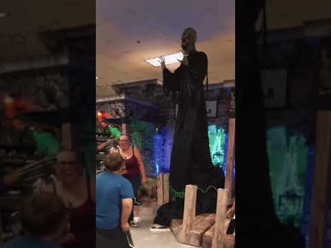 Jumpscare at Spirit Halloween!