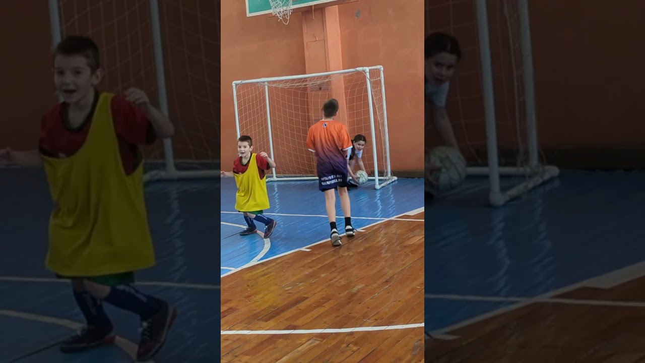 Выгнал вратаря после пропущенного гола 😄футбол football sport soccer гол goal спорт futbol