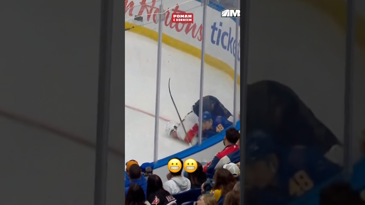 Запутался и прям лицом об лёд 🫣 hockey хоккей nhl кхл спорт sports нхл icehockey