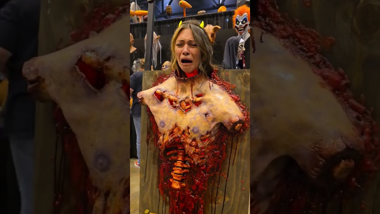 Why are they looking at her like that!?! halloween halloweencostume