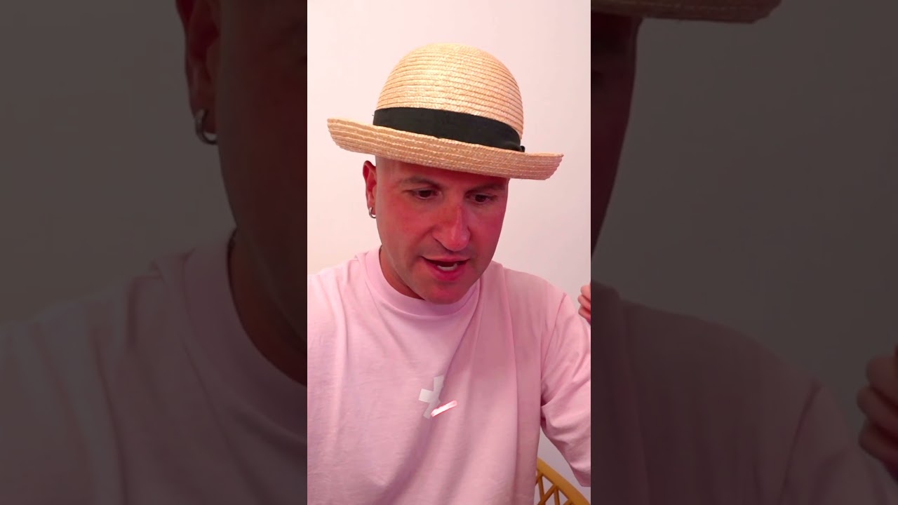 David diventa un bullo e butta l'iphone nuovo di Giorgia in piscina! salvoegiorgia shorts