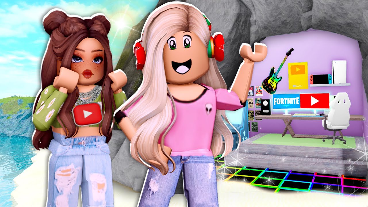 I Built A SECRET GAMING ROOM To Save A YOUTUBER! (Roblox)