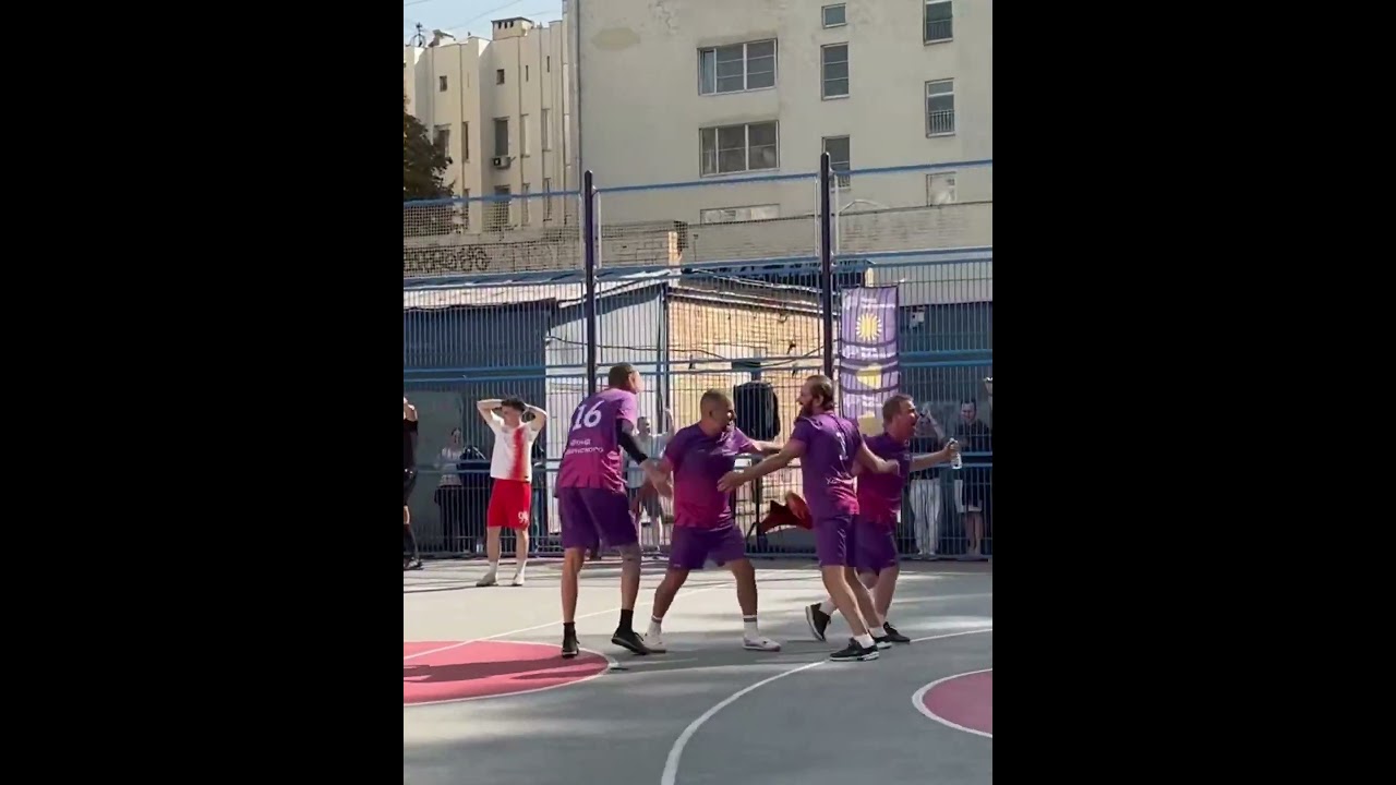 Константин Хабенский забивает гол головой.(Благотворительный футбольный матч - 2024)