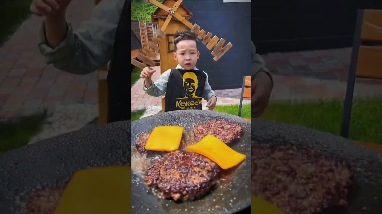 Путь Кекеев- четырех этажный бургер food мясотолькомясо kyrgyzstan казахстан путь cooking