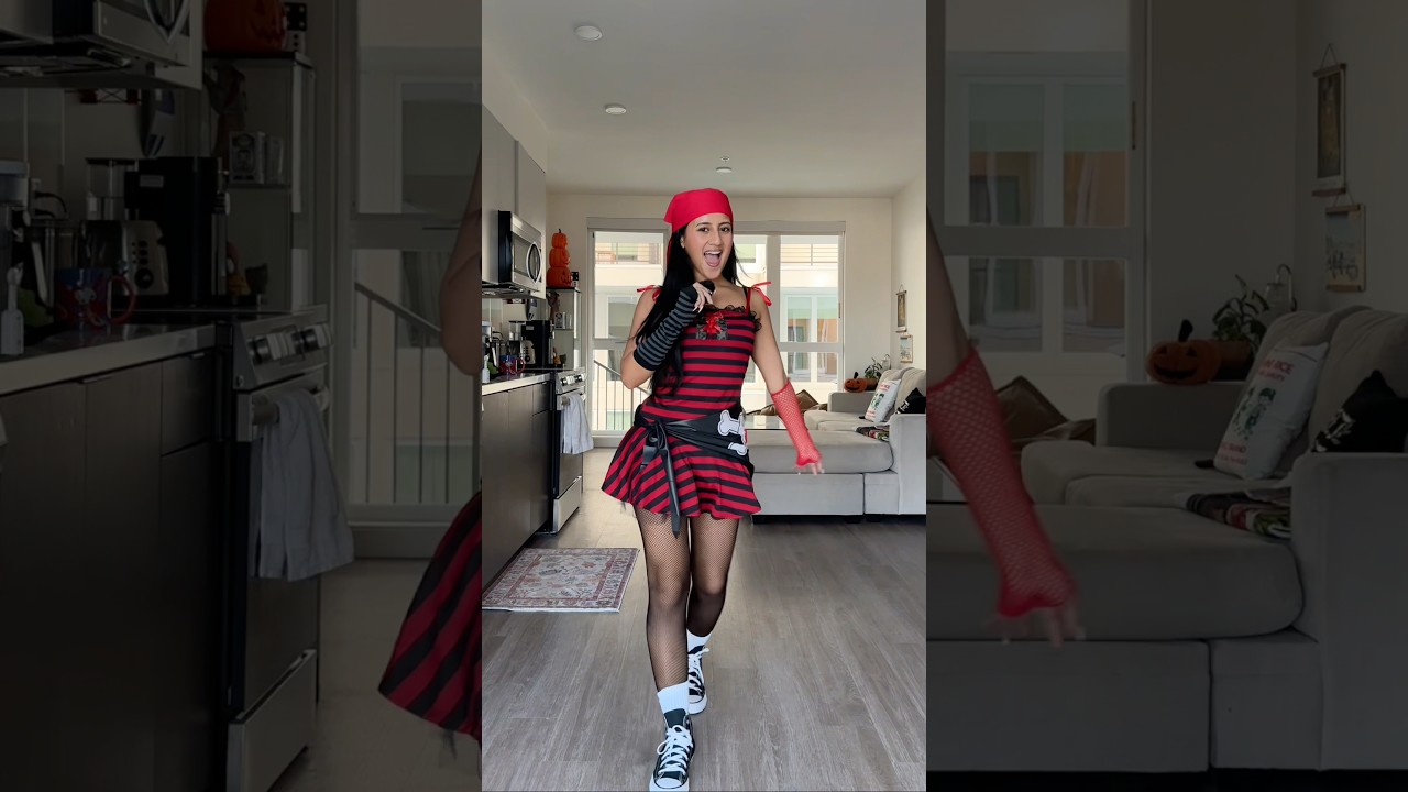 Trying on Y2K Deadstock Halloween Costumes 👻🎃 spookyseason costume halloween