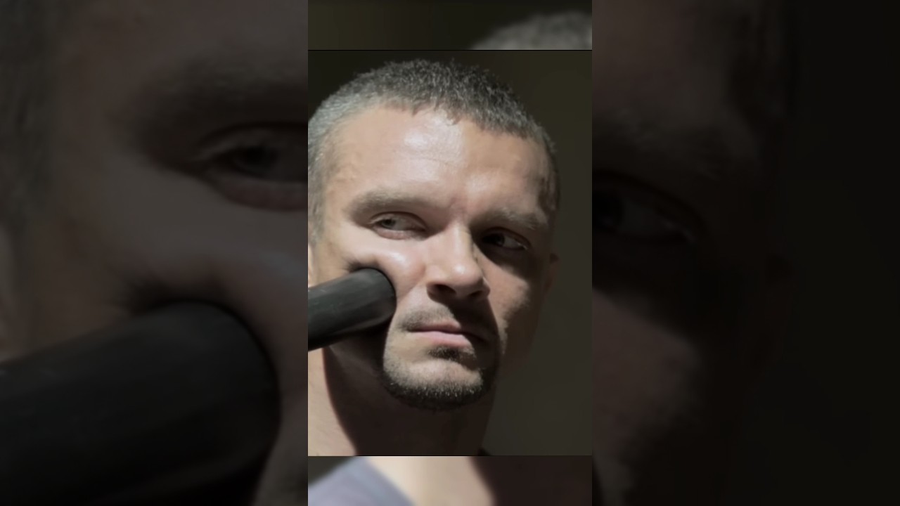 Борзый мент избивает задержанного, бывшего майора ГРУ. Фильм - Кремень (2012)