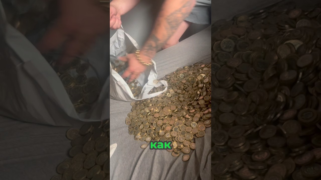 Человек вскрывает копилку, накопленную за 10 лет @greenwood90 - TikTok.